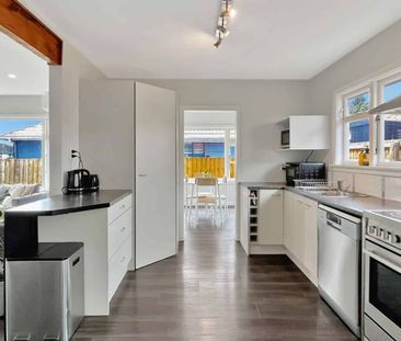 HORNBY - THREE BEDROOMS, NEW HEAT PUMP, OFF STREET PARKING - Photo 3