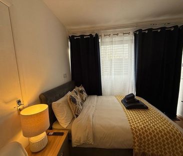 Studio Flat, Arabella Drive, SW15 - Photo 4
