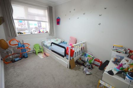 3 bedroom detached bungalow to rent - Photo 5