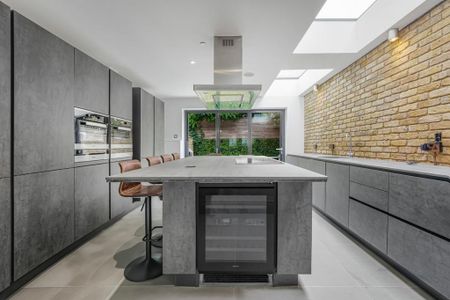 4 bedroom terraced house to rent - Photo 4
