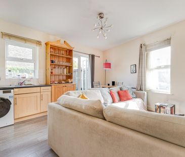 2 Bed Flat, Horatio House, SW19 - Photo 2