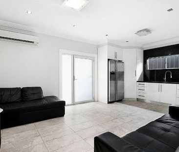 Gorgeous family home ready for rent! plus retreatroom! - Photo 1