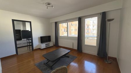 Location Appartement 2 pièces 49m² CHAMBERY 73000 - Photo 2