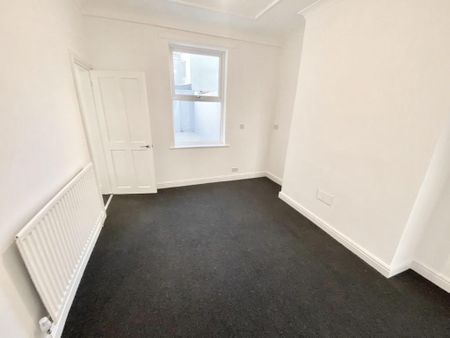 4 bedroom terraced house to rent - Photo 3