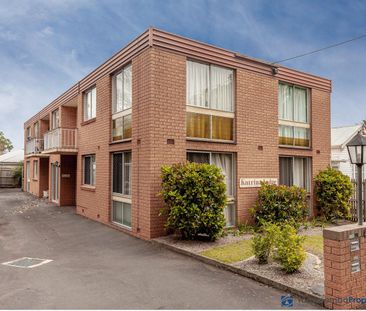 East Toowoomba living at its finest! Spacious, low maintenance unit... - Photo 3