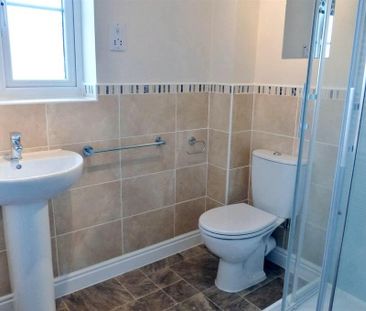 3 bedroom semi-detached house to rent - Photo 3