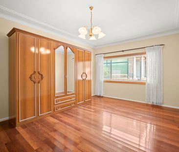 Spacious Family Home - Photo 2