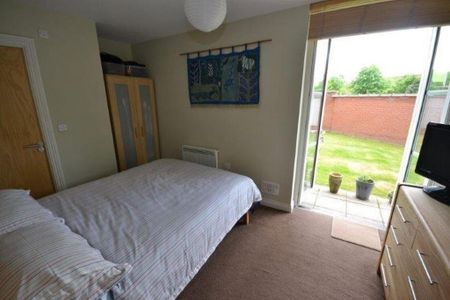 2 bedroom maisonette to rent - Photo 4