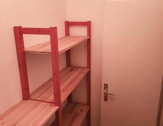 Zentrale und helle 2-Raum Wohnung mit Küche - Photo 1