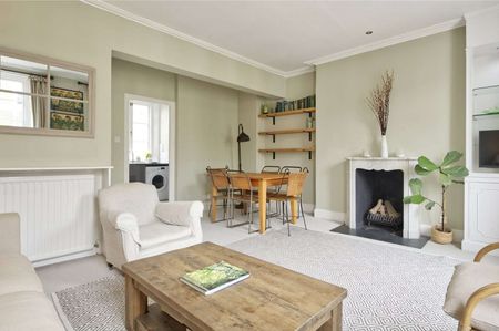 A charming three bedroom maisonette located just off the iconic Kings Road - Photo 2