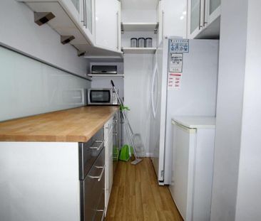 4 bedroom end of terrace house to rent - Photo 1