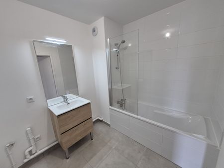 Location Appartement 3 pièces 63m² LENS 62300 - Photo 4