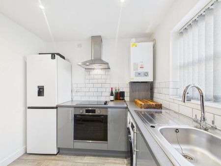 2 bedroom ground floor flat to rent - Photo 5
