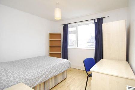 4 bedroom house to rent - Photo 3