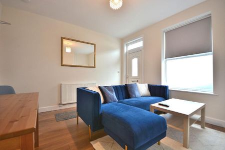 1 bedroom in a house share to rent - Photo 2
