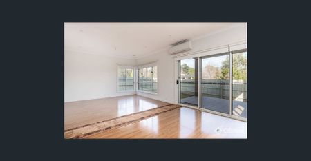 Spacious & Luxurious Family Home - Photo 2