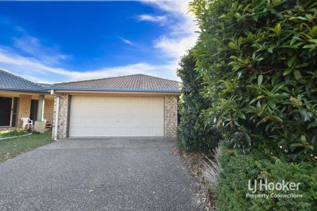 “4 BEDROOM HOUSE LOCATED IN A QUIET STREET” - Photo 3
