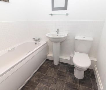 2 bedroom ground floor flat to rent - Photo 4