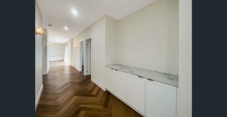 Luxury in Newtown - Photo 2