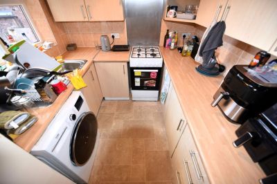 5 bedroom House in Hessle View, Leeds - Photo 5