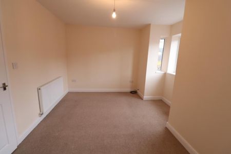 2 bedroom semi-detached house to rent - Photo 3