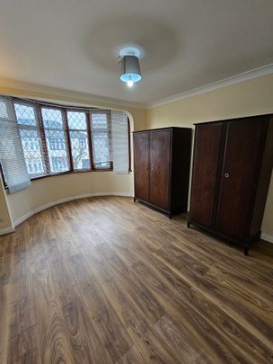 4 Bed Terraced House, Sandringham Road, IG11 - Photo 1