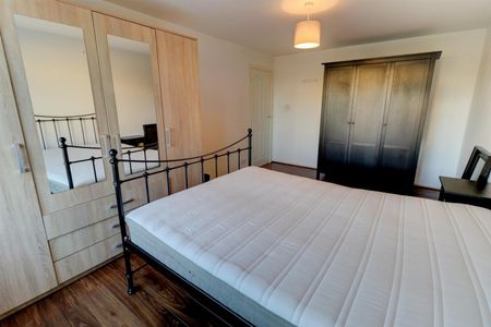 2 BED Flat To rent - Photo 3