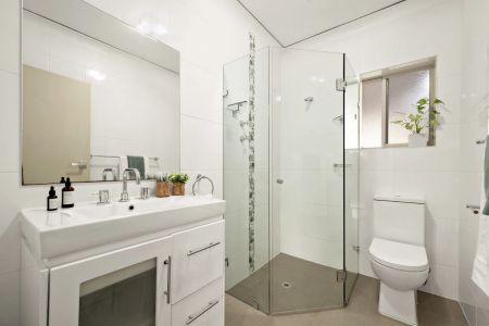 Charm Meets Chic: Spacious Unit Near Schools, Parks and Cafes - Photo 2