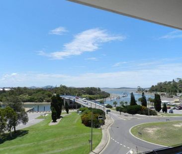 Stylish Apartment over looking the water - Photo 3