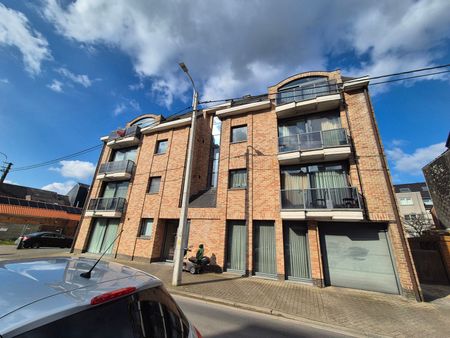 Appartement met 2 slaapkamers, terras en staanplaats - Photo 2