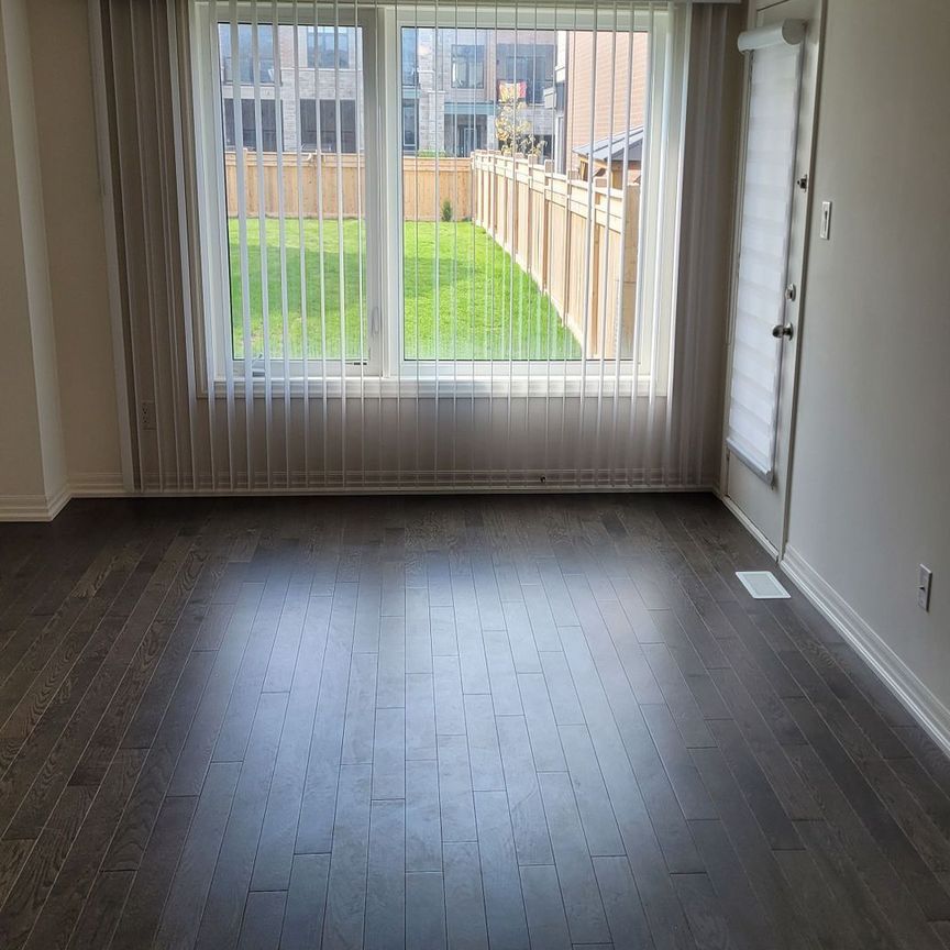 For Lease - 192 Tango Crescent, Newmarket, Ontario - Photo 1