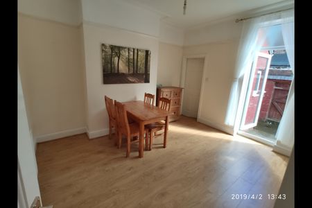 3 Bed Terraced House, Queensdale Road, L18 - Photo 2