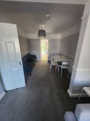 6 bedroom house to rent - Photo 1