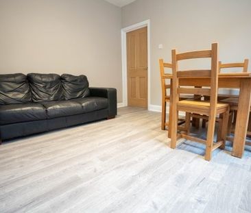 3 Bed Semi-Detached House, Hill Lane, SO15 - Photo 1