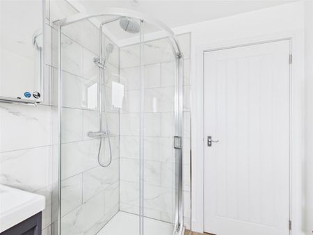 3 bedroom House To Let Total Size: 1206 SQ FT - Photo 2