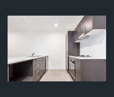 Modern 4 Bedroom Home! - Photo 3