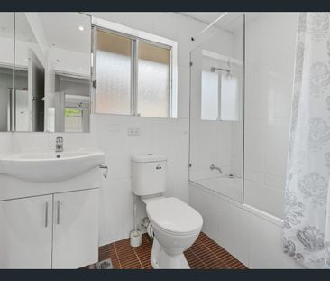 2 B/R UNIT, WITH TILES FLOORING. CLOSE TO SCHOOL. WALK TO SATION & ... - Photo 3