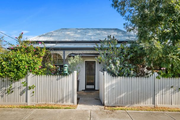 160 Neale Street, Flora Hill - Photo 1
