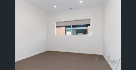 Impressive Family Home in Aurora Estate - Photo 2