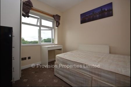 4 Bedroom Houses Near The Leeds University - Photo 4