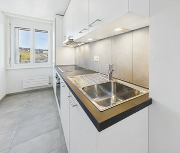APPARTEMENT DE 2.5 PIÈCES RÉNOVÉ À LA CHAUX-DE-FONDS - À VISITER ! - Photo 3