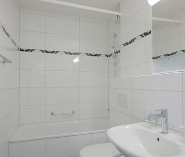 Living in an excellent location - Photo 4