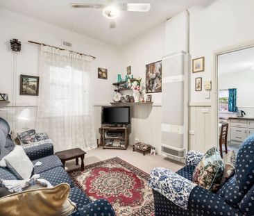 Charming Cottage-Style Home - Photo 1