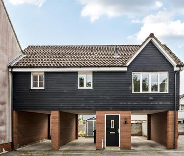 2 bedroom coach house to rent - Photo 1
