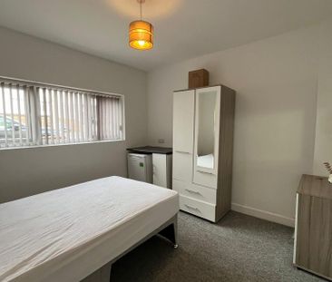 1 bedroom in a house share to rent - Photo 3