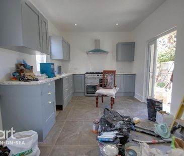 4 bedroom detached house to rent - Photo 2
