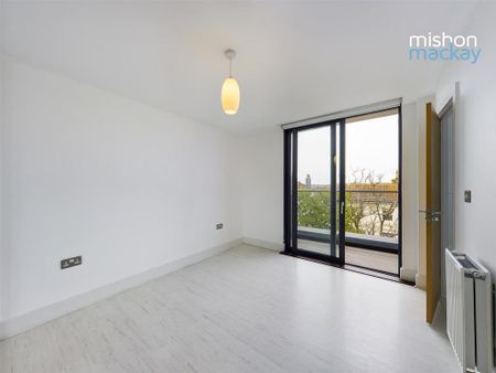 2 bedroom penthouse to rent - Photo 2