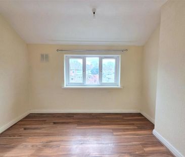 3 bedroom end of terrace house to rent - Photo 2