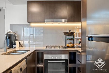 Spacious 1 Bedroom Apartment â Luxury Living in the Heart of Indooroopilly - Photo 2