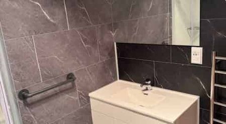 Charming 1 BR self-contained Flat in Saint Kilda! - Photo 3